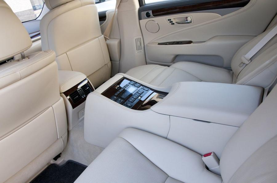  Lexus LS460 2013 года  (фото 11 из 111)